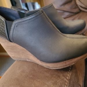 Dr. Scholls size 9 Wedge boot.
